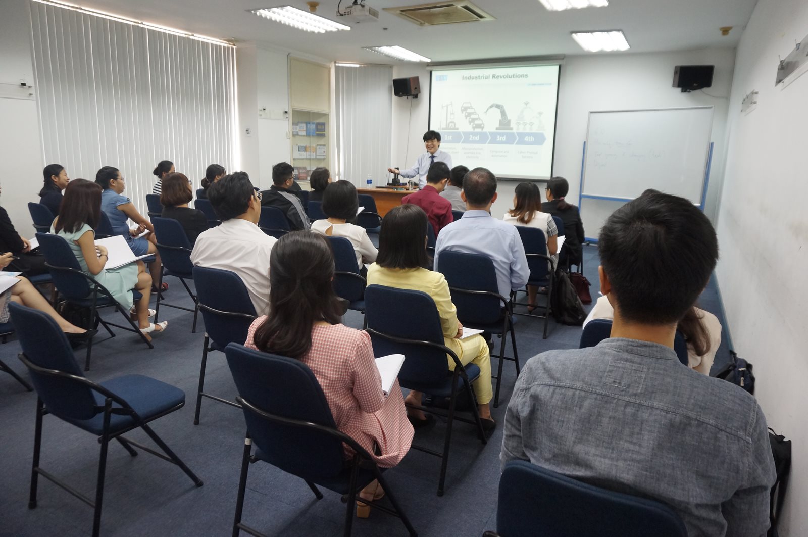 HR SEMINAR INTERNATIONAL HUMAN RESOURCE MANAGEMENT: INDUSTRY 4.0 AFFECTING HUMAN RESOURCES MANAGEMENT