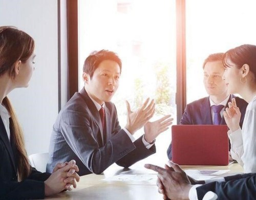 Những người tham gia, thực hiện, tiếp xúc với hoạt động bán hàng và thương lượng (phòng CSKH, marketing, bán hàng,...)