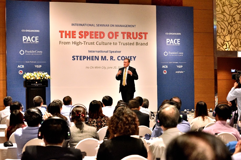 Stephen_MR_Covey_the_speed_of_trust_Franklincoveya1.jpg